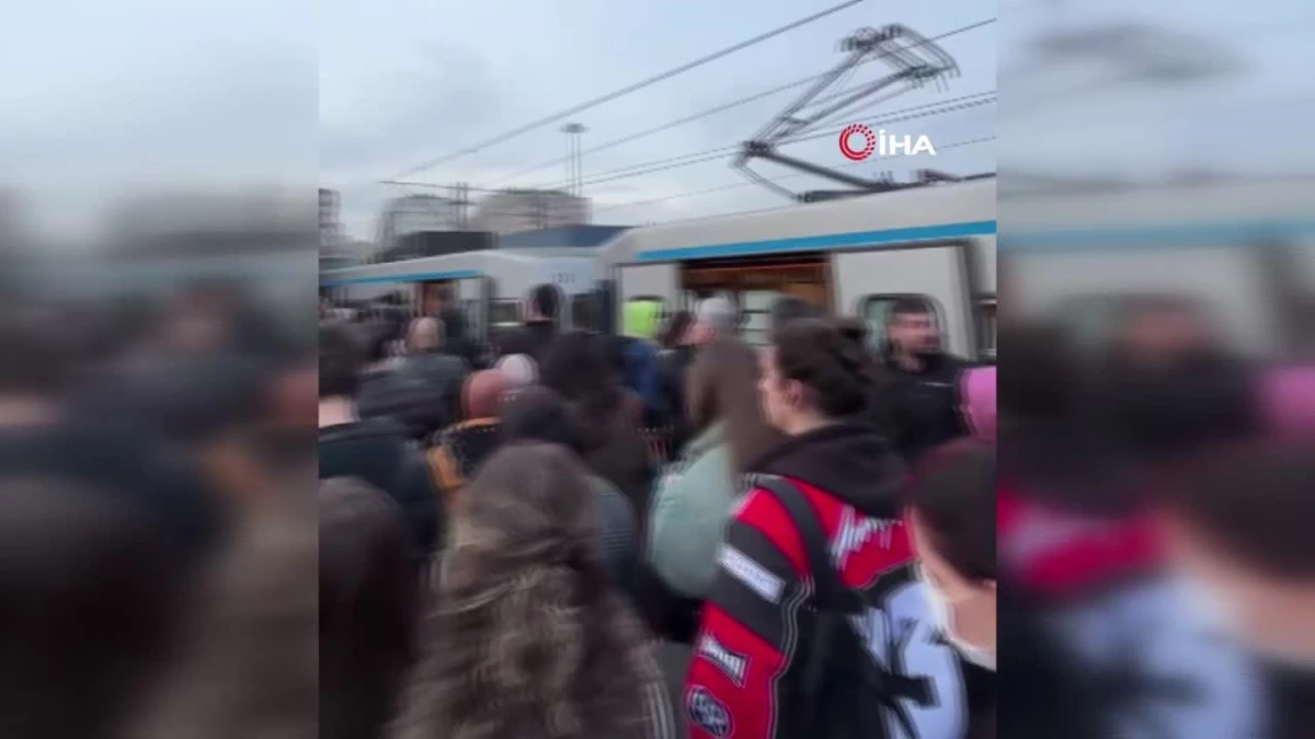 İstanbul\'da metro arızası: Vatandaşlar yolda kaldı