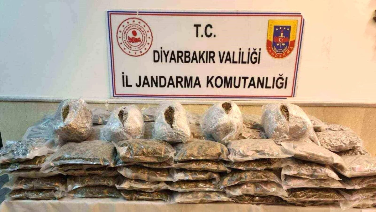 Diyarbakır\'da Durdurulan Araçta 67 Kilogram Kubar Esrar Ele Geçirildi