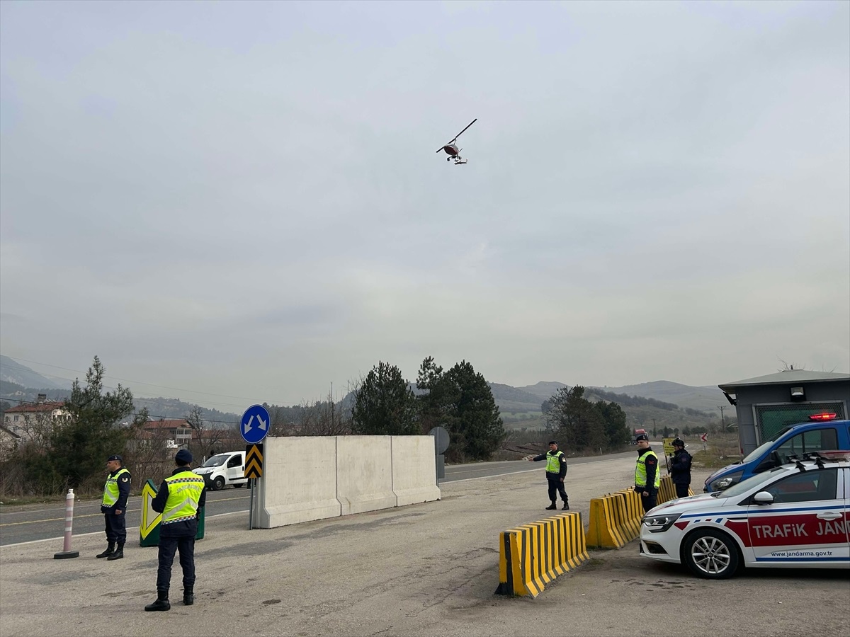 Karabük İl Jandarma Komutanlığı, cayrokopter destekli trafik denetimi gerçekleştirdi