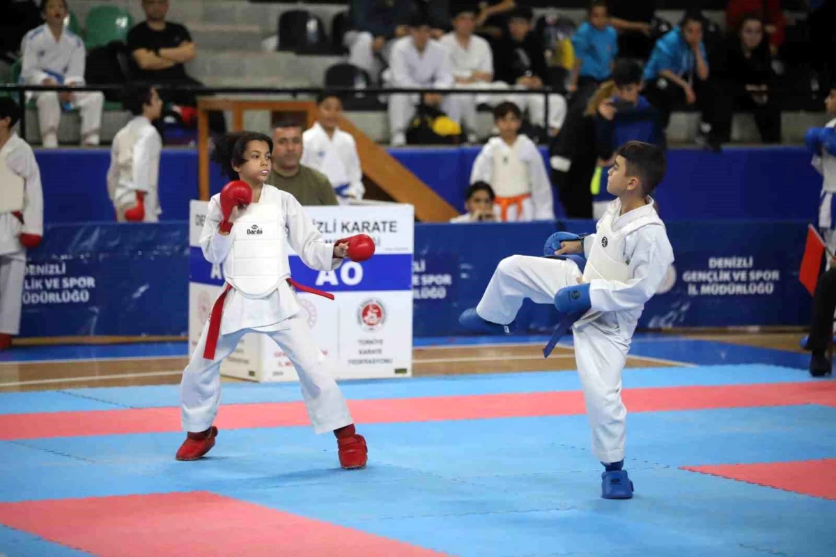 Denizli\'de Okul Sporları Karate Yıldızlar ve Küçükler Grup Şampiyonası Tamamlandı