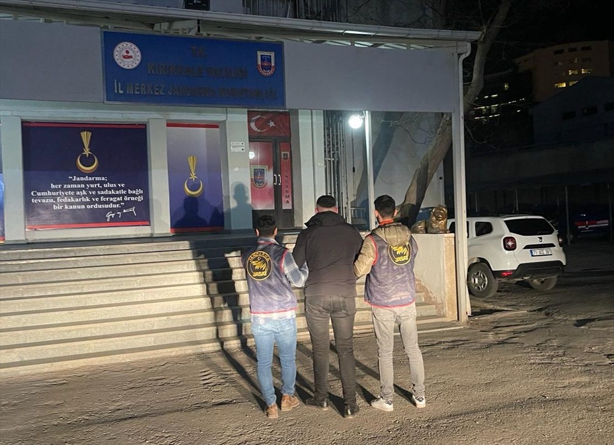 Kırıkkale\'de kara yolları tabelasına ateş eden şüpheli yakalandı