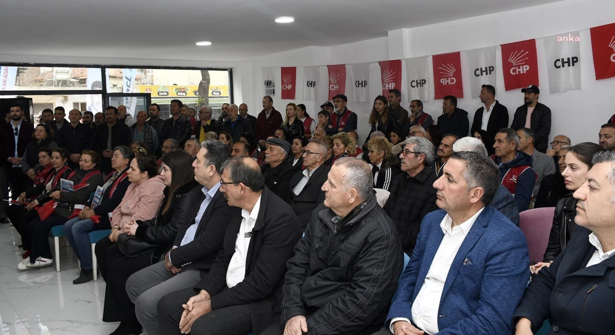 Kuşadası Belediye Başkanı Davutlar Mahallesi\'nde Hizmetlerini Anlattı
