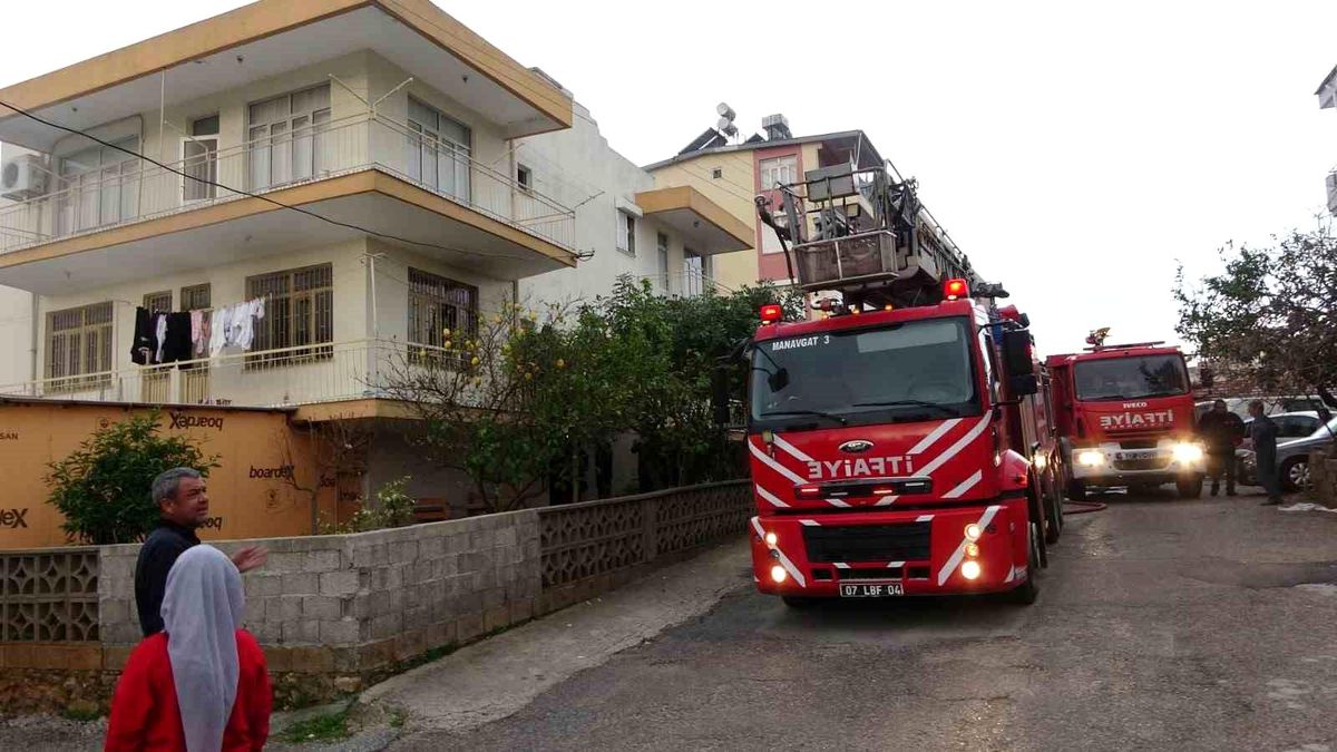 Manavgat\'ta Sobadan Çıkan Yangında Bir Daire Zarar Gördü