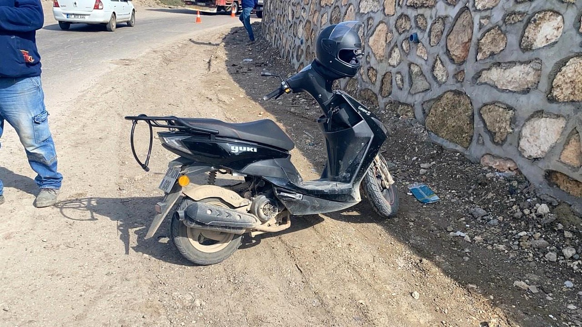 Adıyaman\'da kamyonet ile motosikletin çarpışması sonucu 1 kişi yaralandı