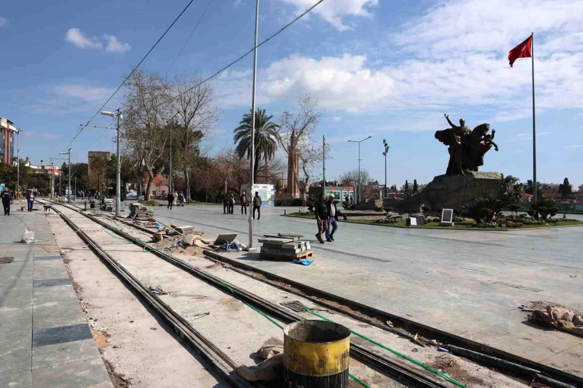 Antalya Büyükşehir Belediyesi Engelli Vatandaşlar İçin Nostalji Tramvay Hattını Düzenliyor