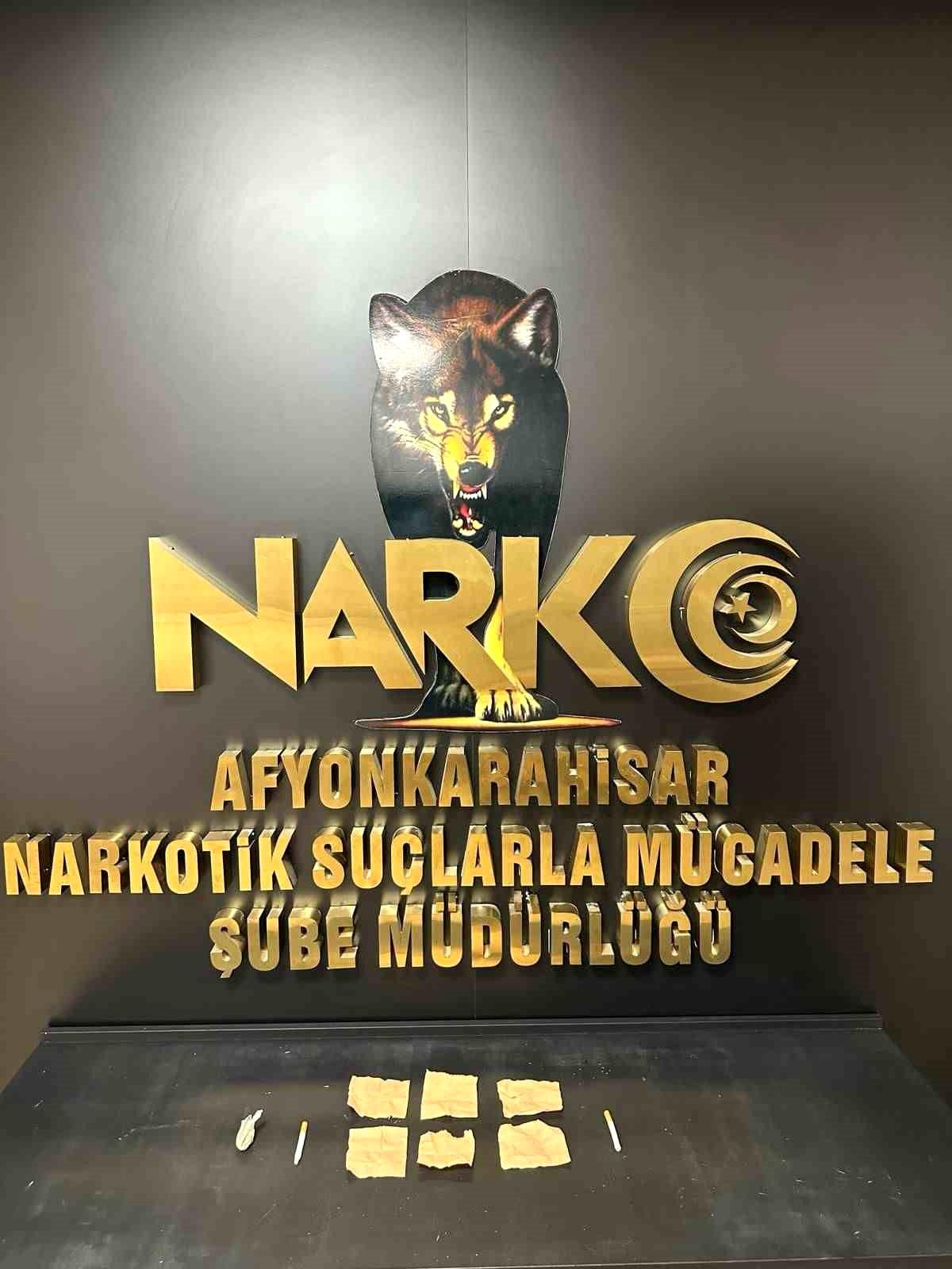 Afyonkarahisar\'da Otogarda Uyuşturucu Operasyonu: 2 Gözaltı