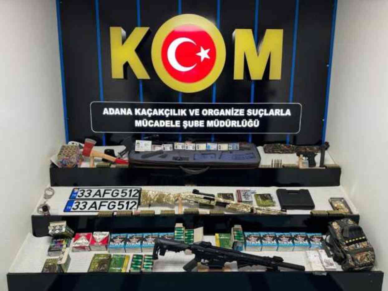 Sahte polis, kendisini durduran polislere 'Hayırdır devrem' diyerek yakalandı Sahte polis, kendisini durduran polislere 'Hayırdır devrem' diyerek yakalandı