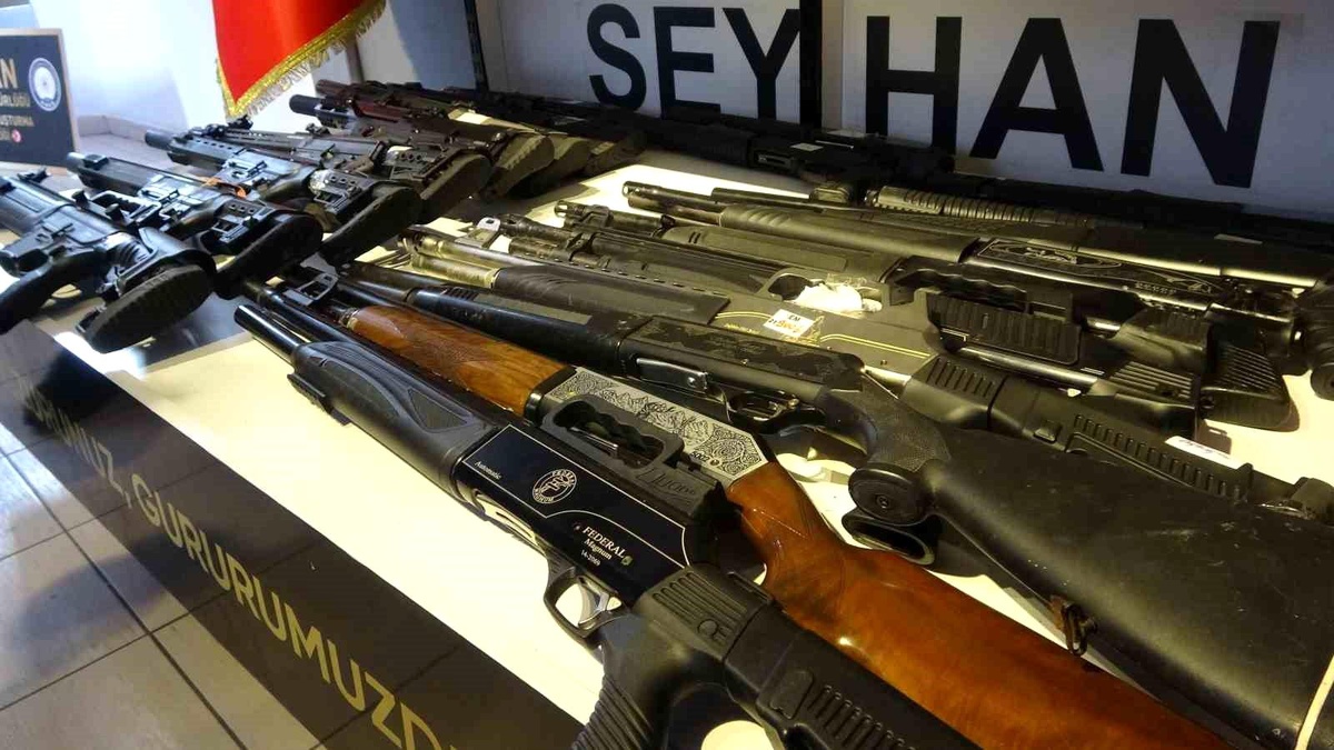 Adana\'da 90 Ruhsatsız Silah Ele Geçirildi