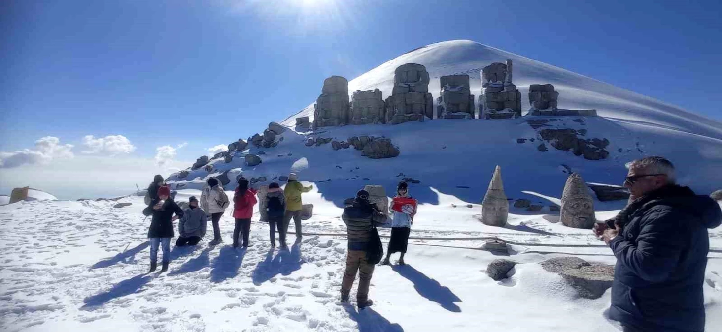 Nemrut Dağı, kış aylarında da turistleri ağırlıyor