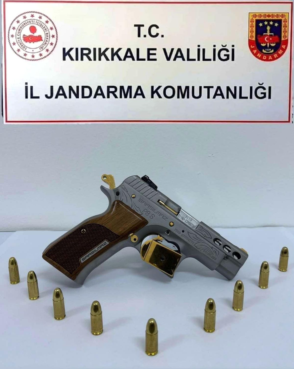Kırıkkale\'de silahlı maganda trafik levhalarına zarar verdi