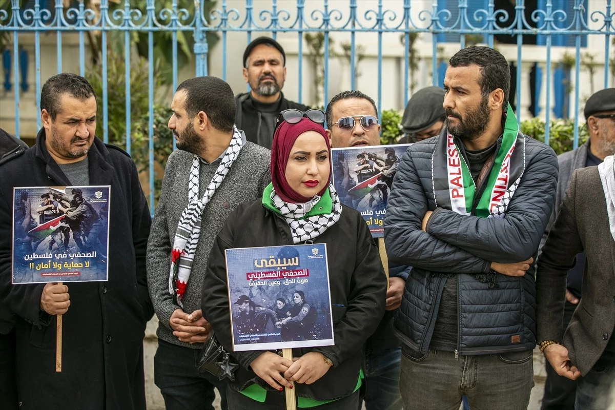 Tunus\'ta Gazeteciler İsrail\'in Gazze\'deki Gazetecilere Yönelik Saldırılarına Tepki Gösterdi