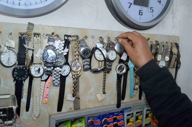 Aydın'da 55 Yıldır Saat Tamiri Yapan Usta: 'Saatlerin Tamiri Bitme Noktasında'