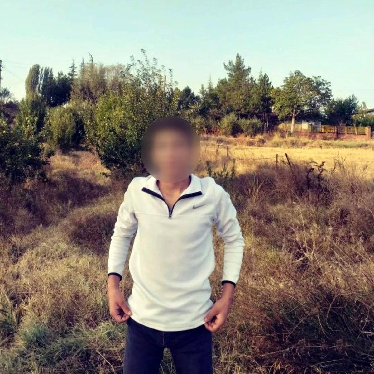 Ankara\'da parkta bıçakla ağacı oyarken kendisini yaralayan çocuk hayatını kaybetti