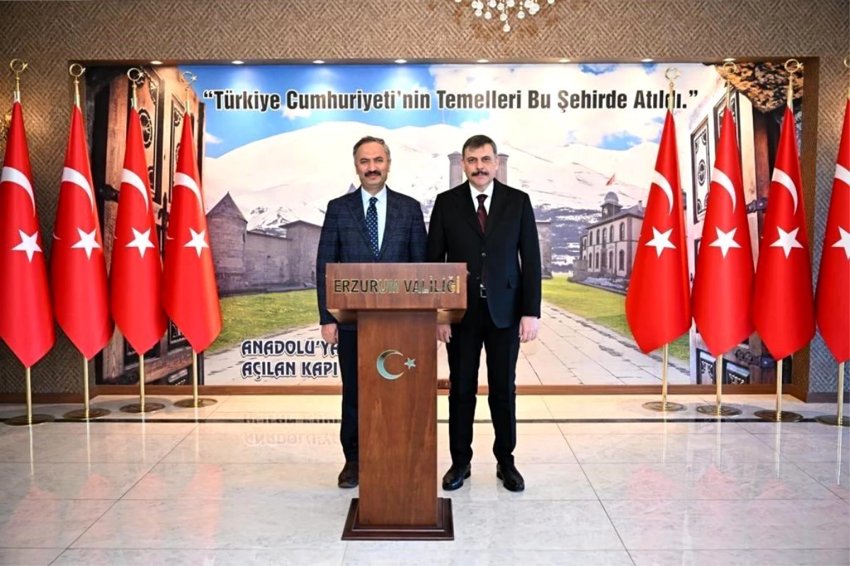Anayasa Mahkemesi Üyesi Yılmaz Akçil, Erzurum Valisi Mustafa Çiftçi\'yi ziyaret etti