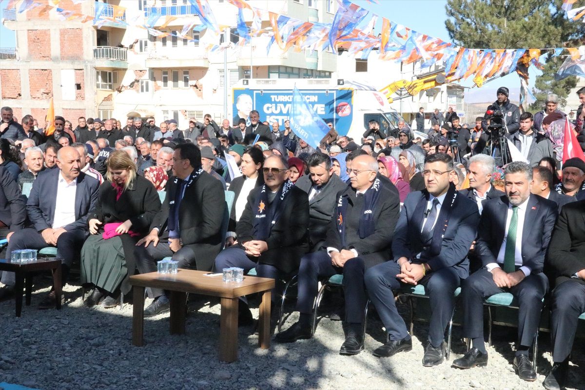 Bakan Özhaseki: Şantiyelerde 110 binden fazla insan hizmet ediyor