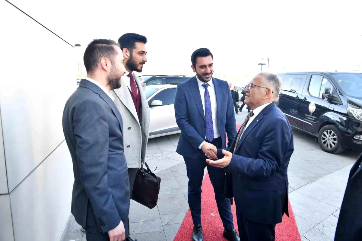Kayseri Büyükşehir Belediye Başkanı Baro Başkanı\'na Nezaket Ziyaretinde Bulundu