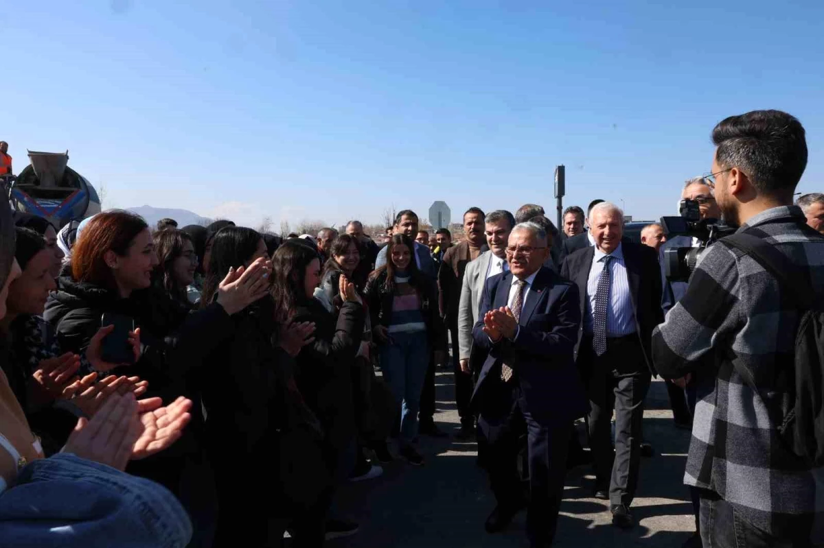 Kayseri Havalimanı\'nda Necmettin Erbakan Bulvarı açıldı