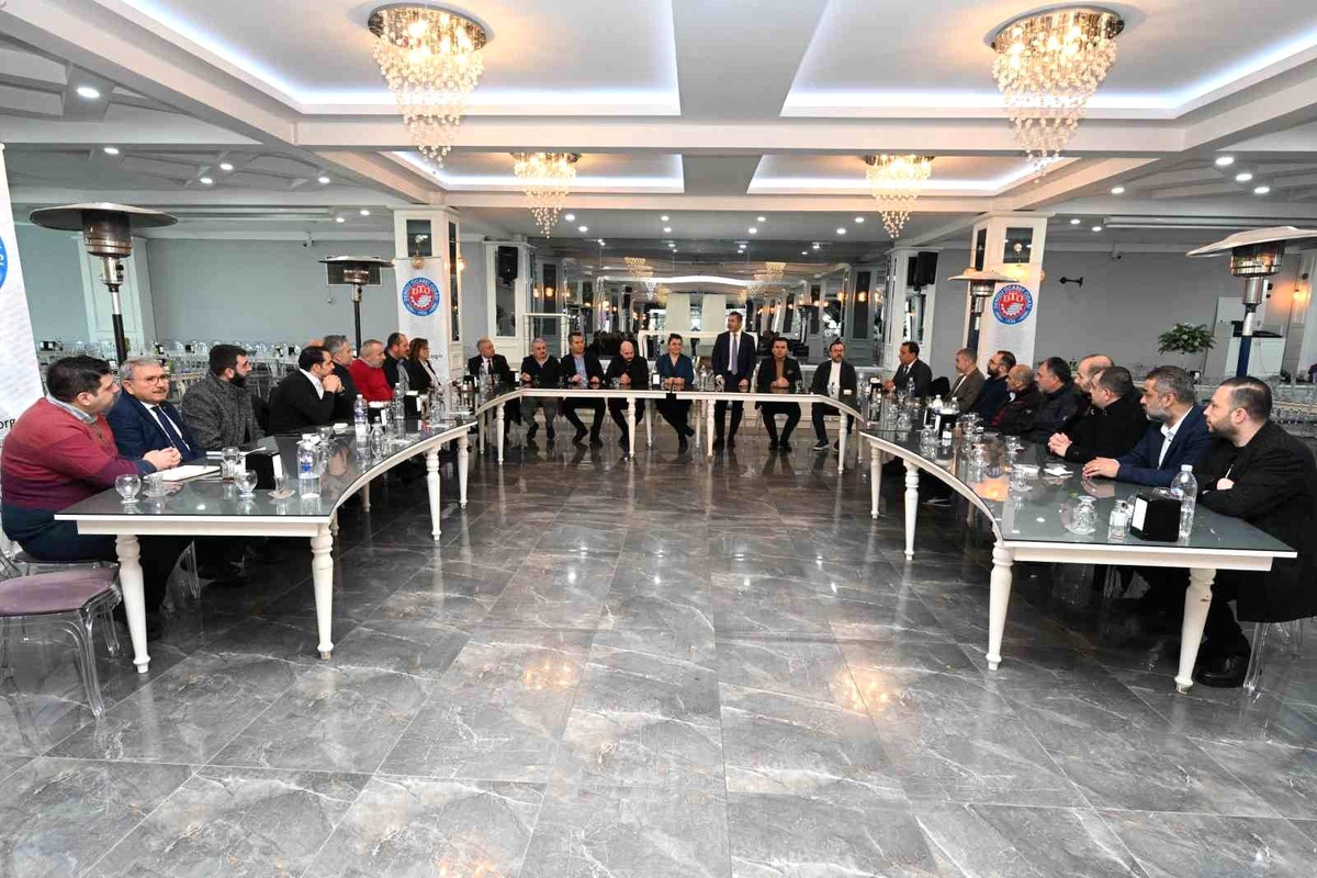 Denizli Ticaret Odası Başkanı Uğur Erdoğan, Meslek Komiteleriyle Görüş Alışverişinde Bulunuyor