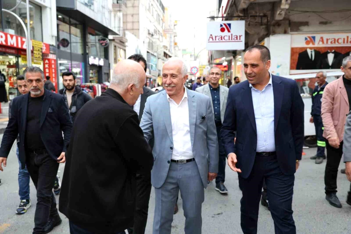 Akdeniz Belediye Başkanı Mustafa Gültak, Çiçek Pasajı ve Silifke Caddesi esnafını ziyaret etti