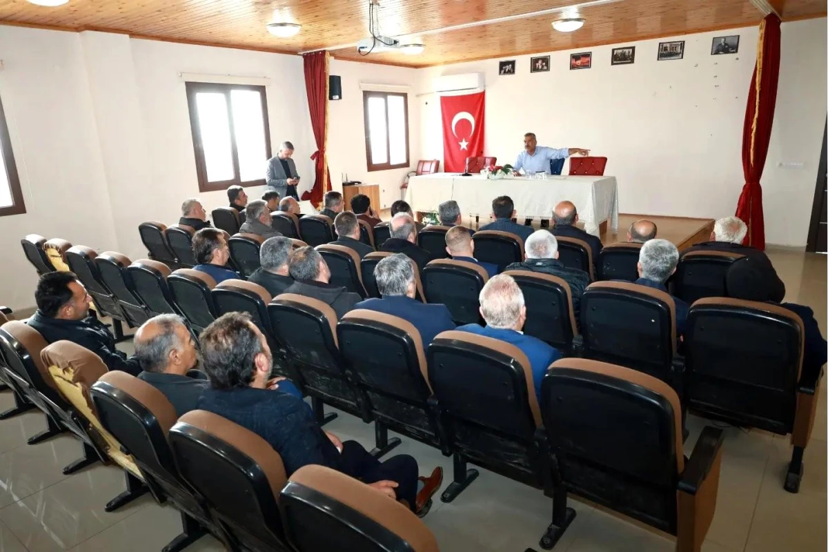 Hassa Belediye Başkanı Mehmet Karataş, muhtarlarla bir araya geldi