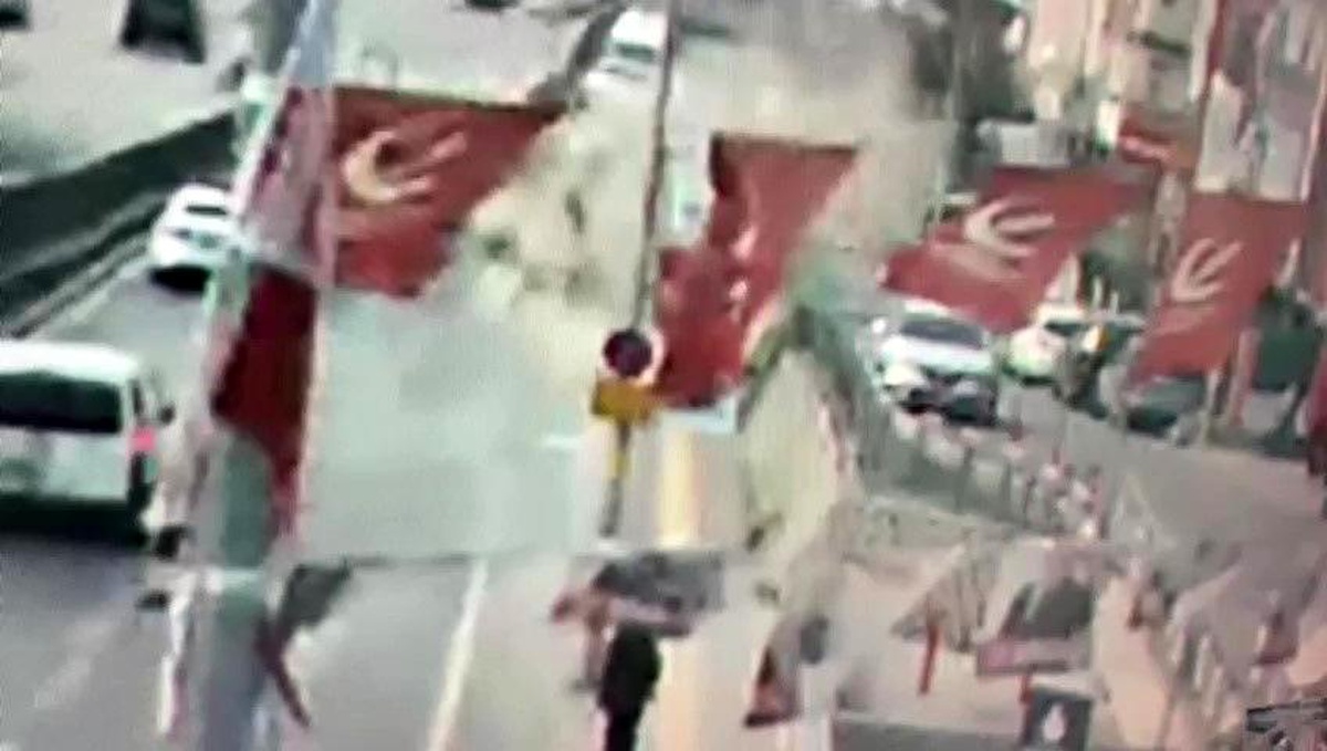 Çekmeköy\'de otomobil büfeye çarptı: 4 yaralı