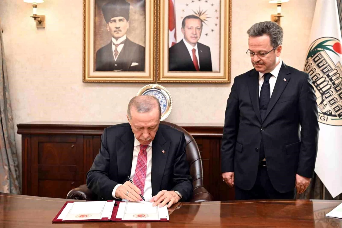 Cumhurbaşkanı Erdoğan, Manisa Valisi Ünlü\'yü ziyaret etti