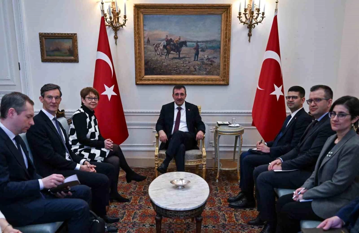 Cumhurbaşkanı Yardımcısı Cevdet Yılmaz, Londra\'da EBRD Başkanı ile görüştü
