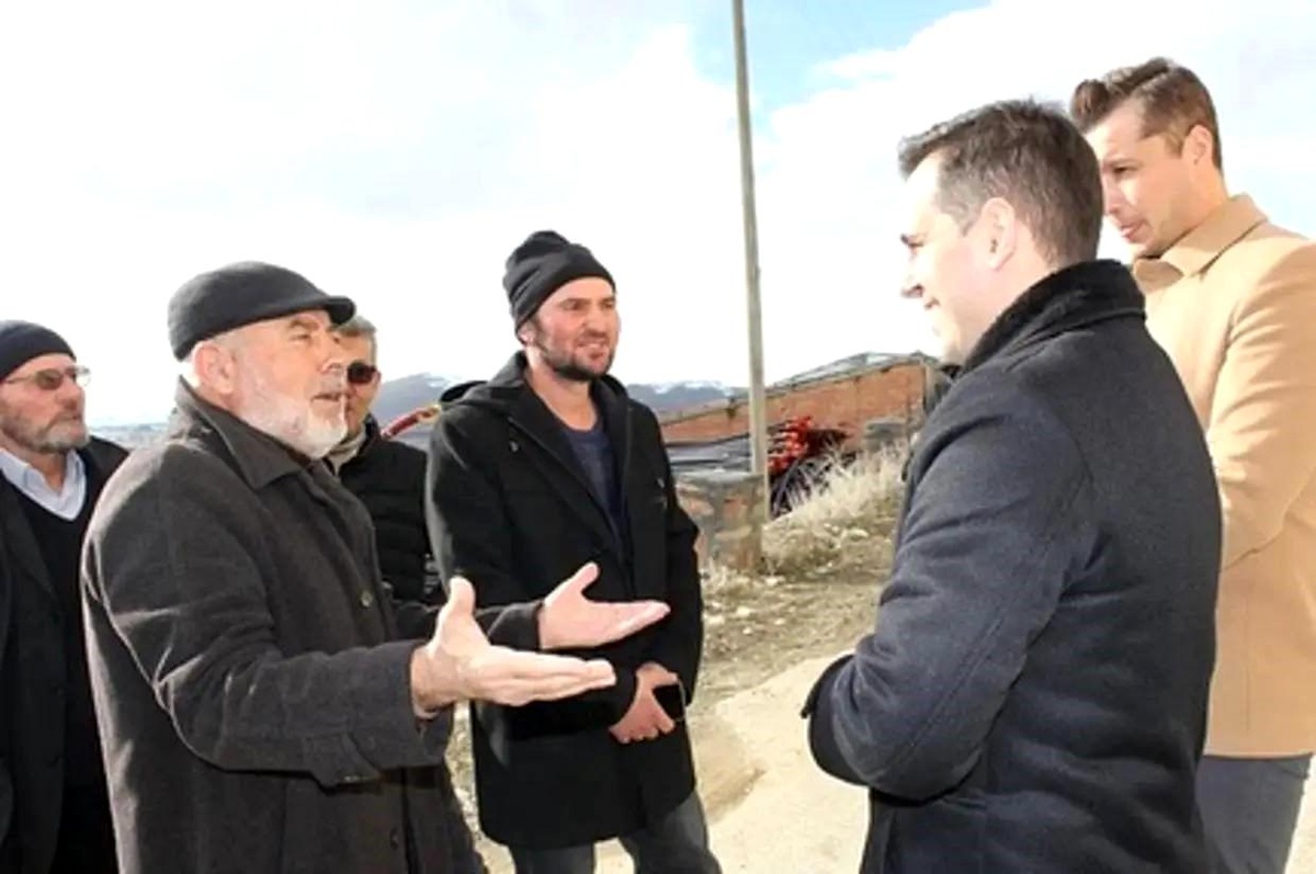 Demirözü Kaymakamı Yasin Şahin, Çatalçeşme köyünde vatandaşlarla buluştu