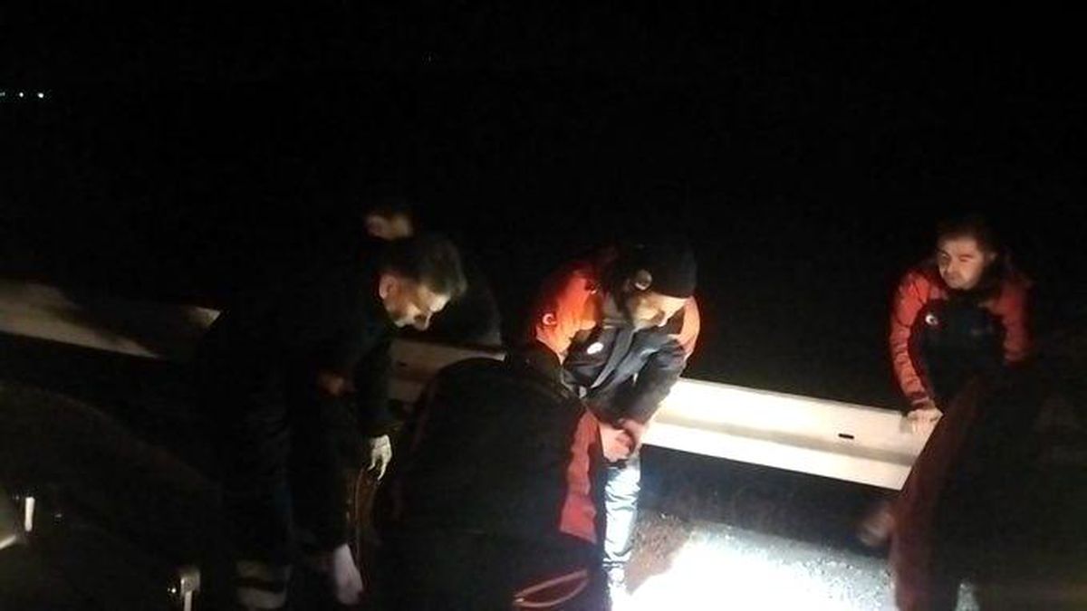 Diyarbakır\'ın Bağlar ilçesinde uçurumdan düşen vatandaş kurtarıldı