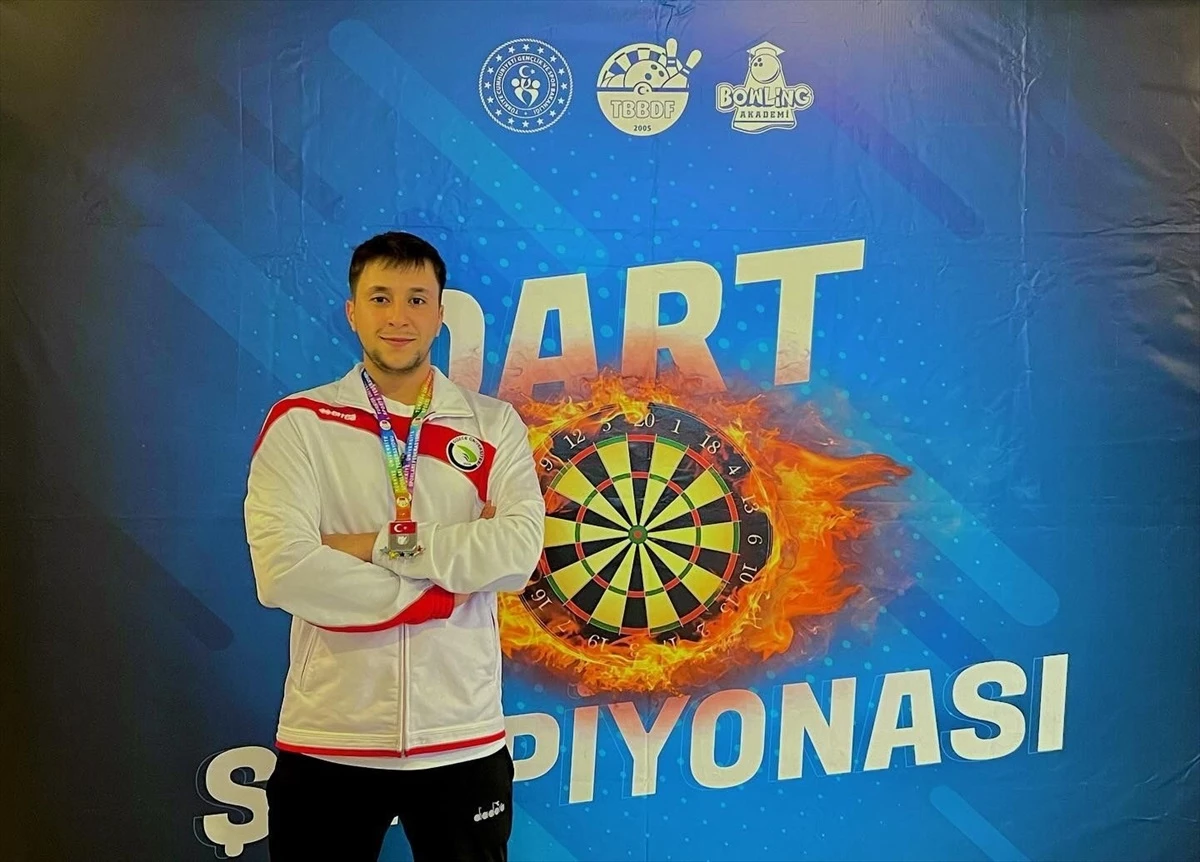 DÜ öğrencisi İsa Furkan Coş, Üniversiteler Arası Dart Türkiye Şampiyonası\'nda ikinci oldu