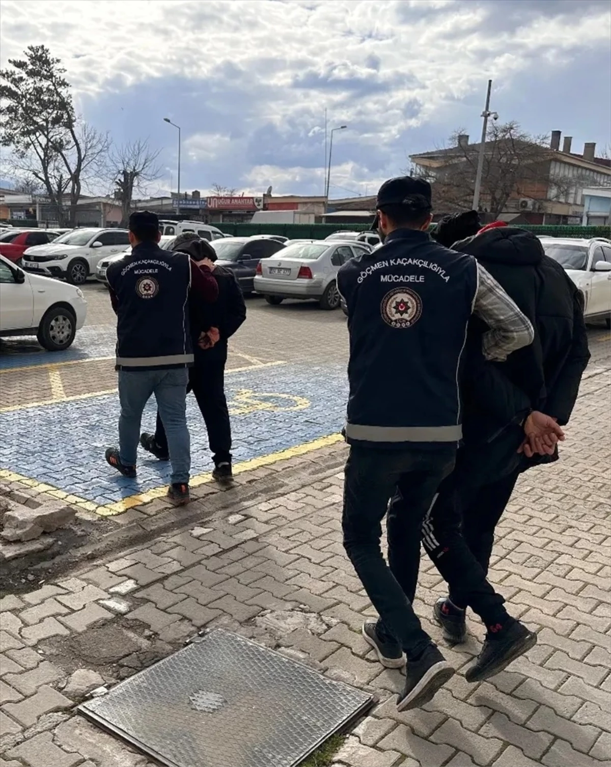 Erzincan\'da Göçmen Kaçakçılığı Yapan 2 Zanlı Tutuklandı