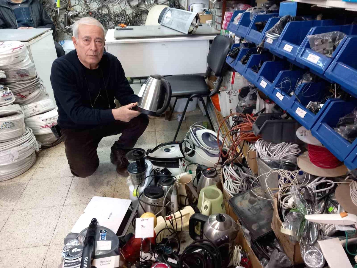 Eskişehir\'de 67 yaşındaki tamirci mesleğini sürdürüyor