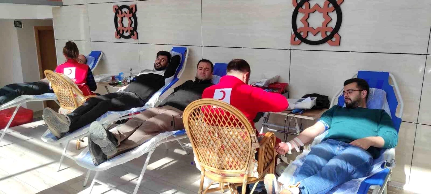 Erzincan Yıldırım Akbulut Havalimanı, Kızılay\'a Kan Bağışında Bulundu