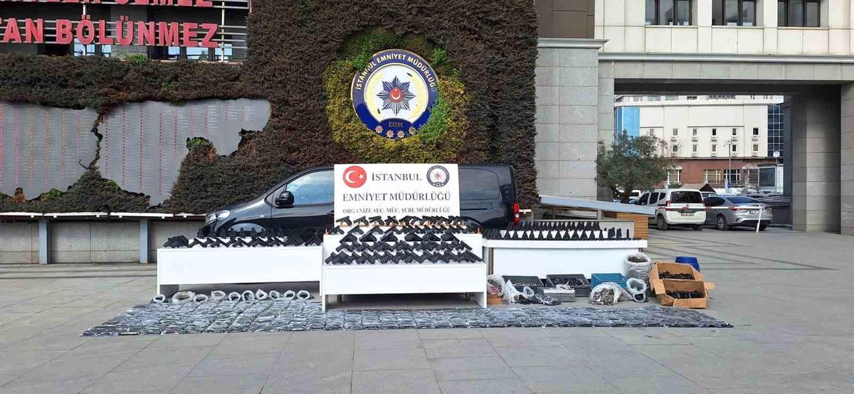 İstanbul\'da Silah İmalatı ve Ticareti Operasyonu: 24 Gözaltı