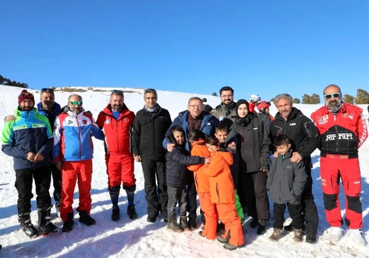Kars\'ta Kayak Kaymayı Bilmeyen Çocuklar Sarıkamış\'ta Kaymayı Öğrendi