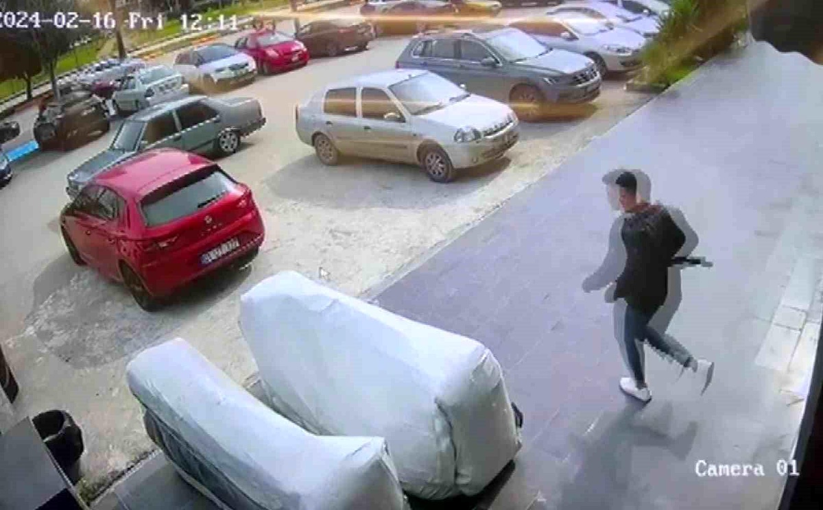 Adana\'da Kıskançlık Krizi: Boşanan Koca, Eski Eşini Pompalı Tüfekle Vurdu