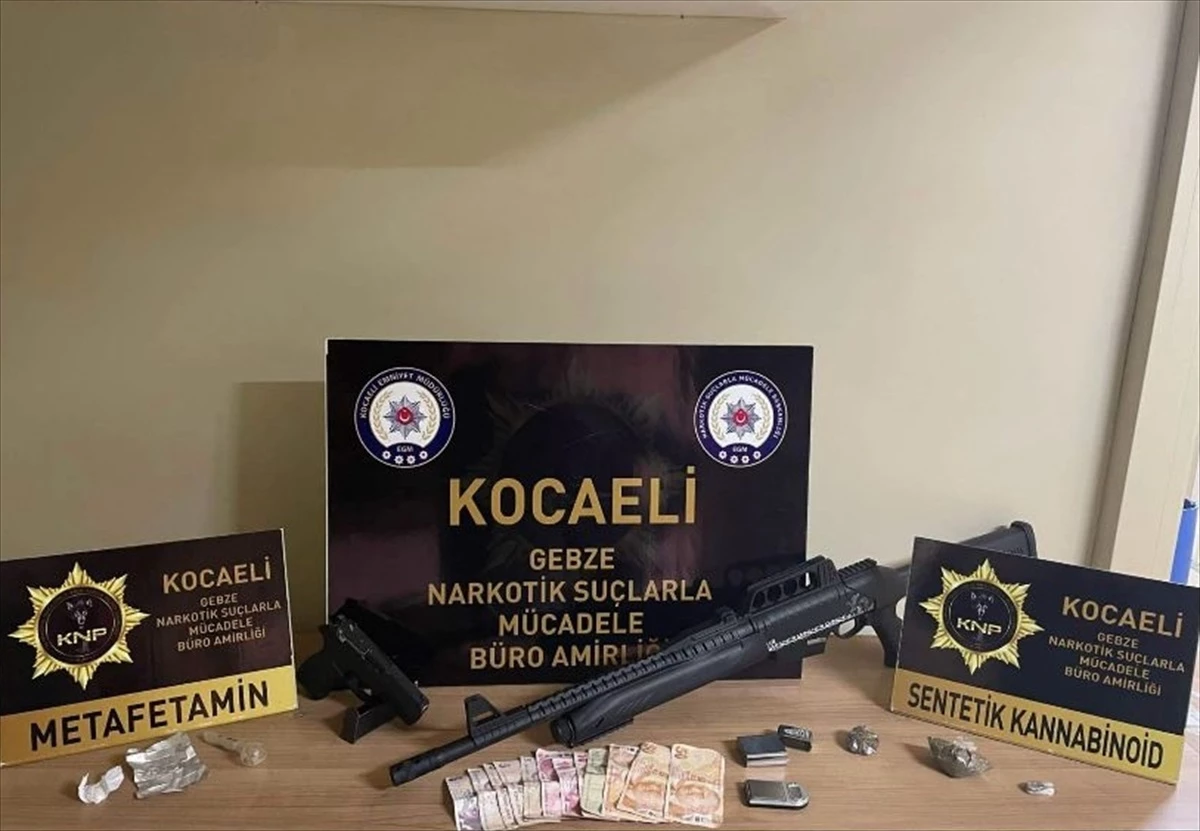 Kocaeli\'de düzenlenen uyuşturucu operasyonunda 2 zanlı tutuklandı