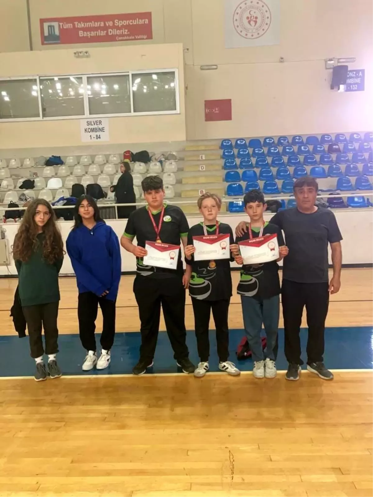 Muğla Toparlar Ortaokulu Floor Curling Yıldız Erkeklerde Grup Birincisi