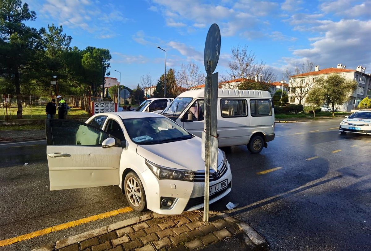 Muğla\'da Ticari Araç ile Otomobilin Karıştığı Kazada 1 Kişi Yaralandı