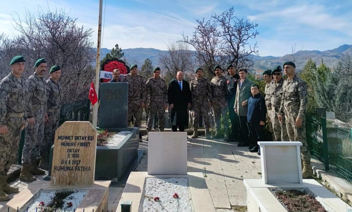 MHP\'li Hekimhan Belediye Başkan Adayı Memet Tabaroğulları, Şehitlerin Kabri Başında Anma Törenine Katıldı