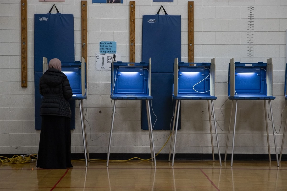 Michigan\'daki Müslüman ve Arap kökenli Amerikalılar, Biden\'ın kaybetmesi için \'kararsız oy\' kullanmaya çağırıyor
