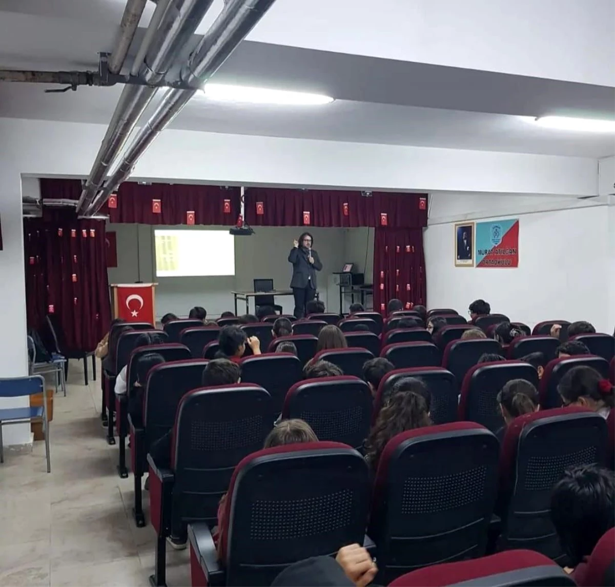 Murat Atılgan Ortaokulu, eski günlerine dönüyor