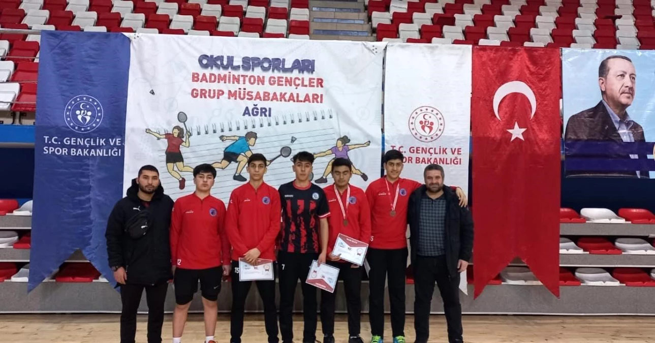 Muş Mesleki ve Teknik Anadolu Lisesi Badminton Takımı Bölge 3.\'sü Oldu