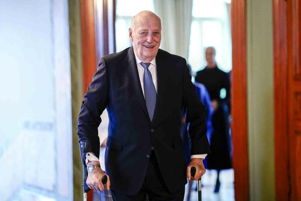 Norveç Kralı Harald Malezya\'da Hastaneye Kaldırıldı