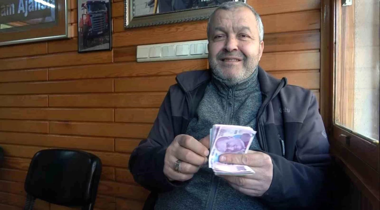Giresunlu İş Adamı Yanlışlıkla 100 Bin Lira Gönderdi, Engelli Şahıs İade Etti