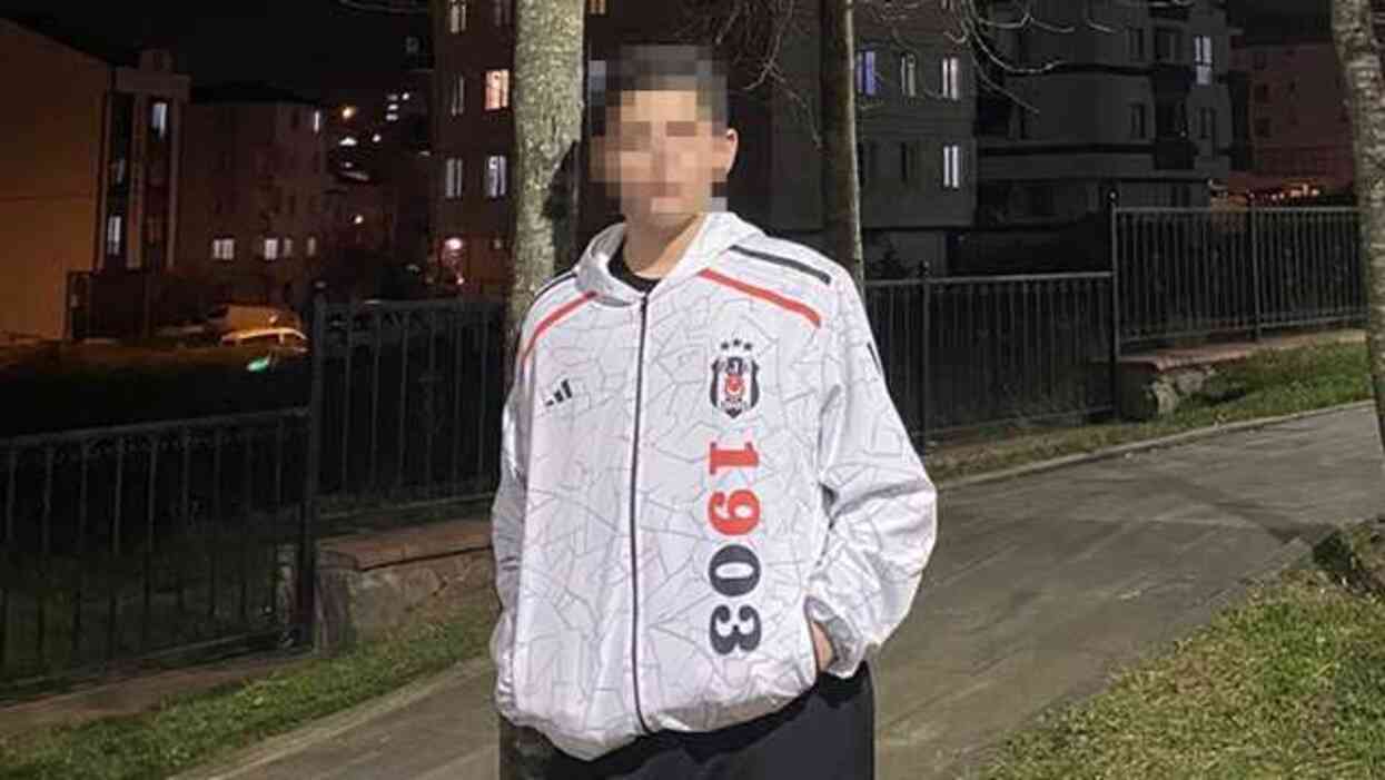 Okuldaki kavgada başını yere vuran öğrenci hayatını kaybetti Okuldaki kavgada başını yere vuran öğrenci hayatını kaybetti