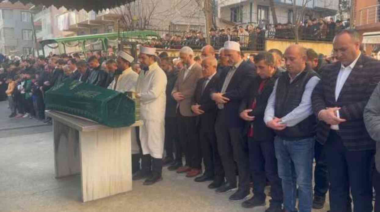 Okuldaki kavgada başını yere vuran öğrenci hayatını kaybetti Okuldaki kavgada başını yere vuran öğrenci hayatını kaybetti