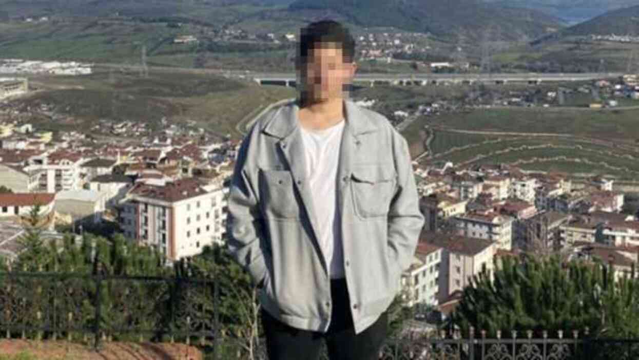 Okuldaki kavgada başını yere vuran öğrenci hayatını kaybetti Okuldaki kavgada başını yere vuran öğrenci hayatını kaybetti
