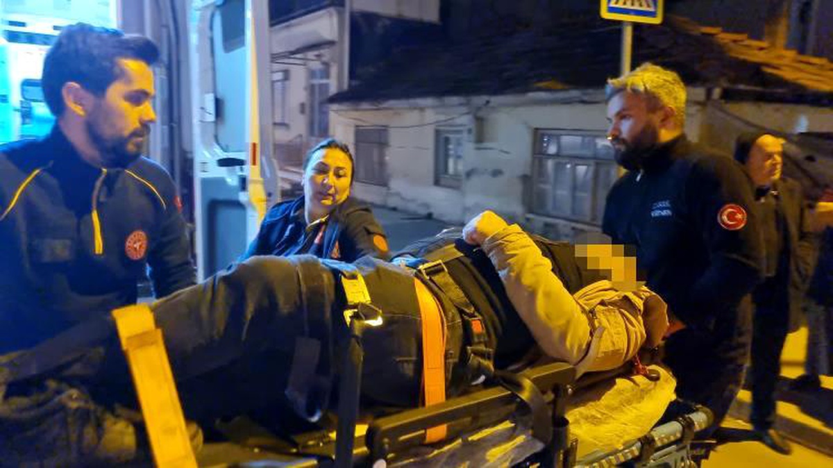 Adapazarı\'nda kafa kafaya çarpışan otomobil ve motosiklet kazası