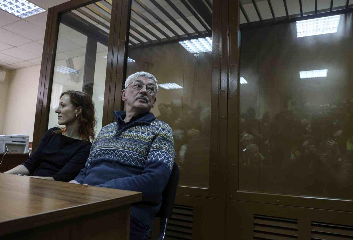 Rusya\'da İnsan Hakları Aktivisti Oleg Orlov Hapis Cezasına Çarptırıldı